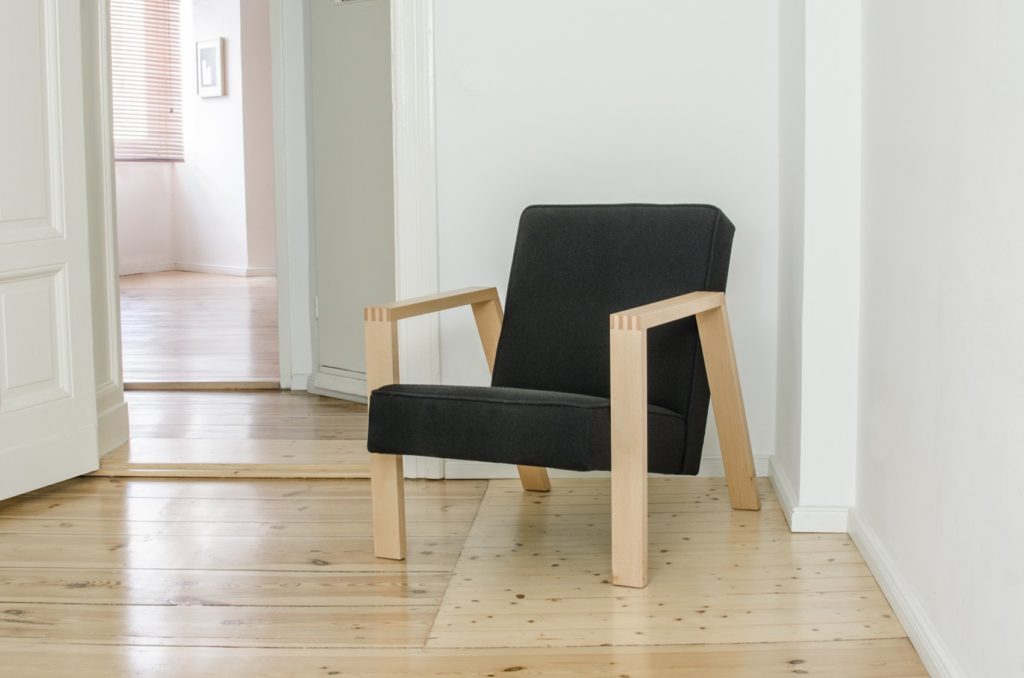 Makalit Pontier No. 01 armchair with Kvadrat Hallingdal 65 - 190 upholstery